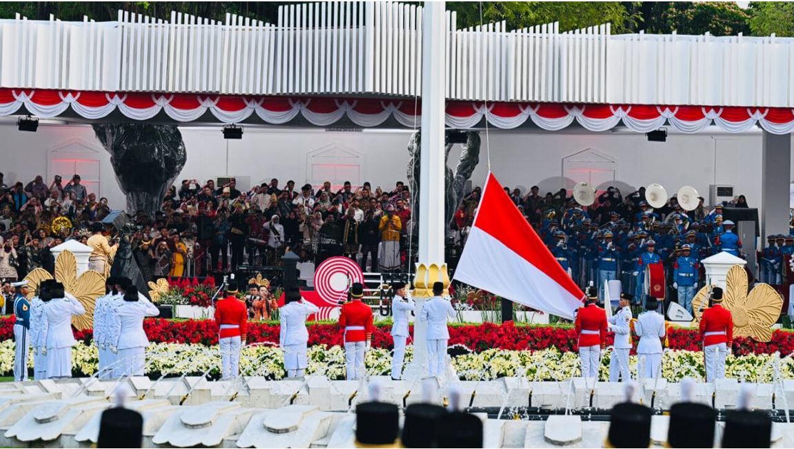 Upacara Penurunan Bendera Negara Sang Merah Putih Berlangsung Lancar dan Khidmat