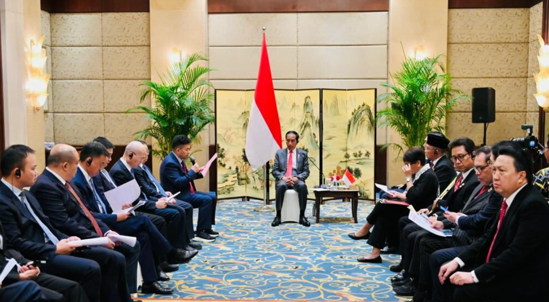 Gelar Pertemuan Bisnis, Presiden Tekankan Komitmen Indonesia Jaga Investasi