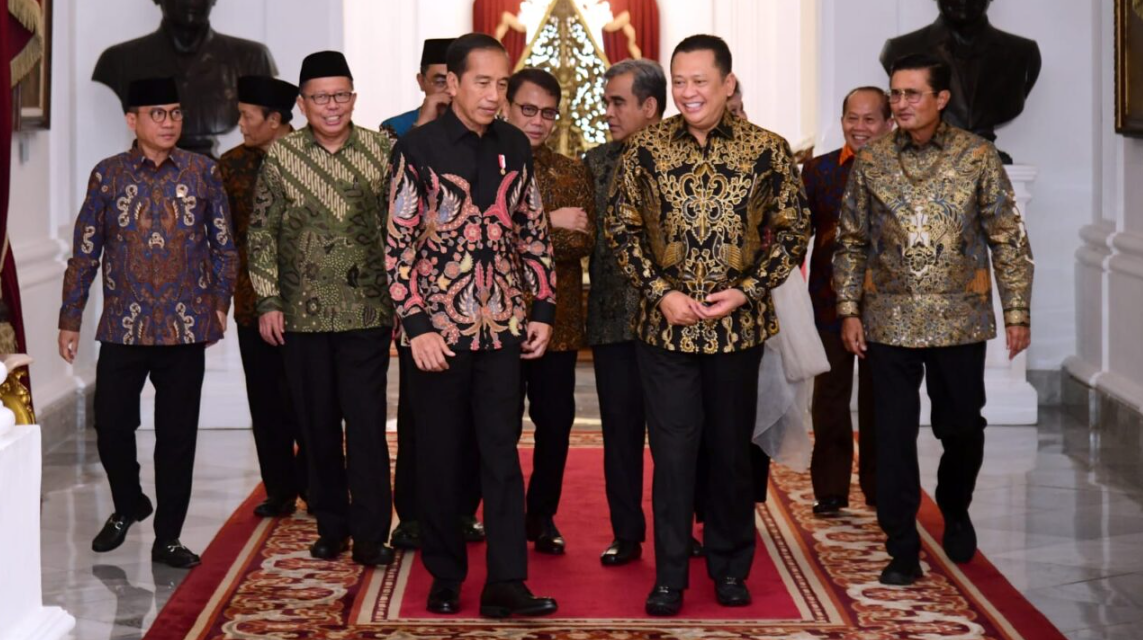 Presiden Jokowi Terima Pimpinan MPR di Istana Merdeka