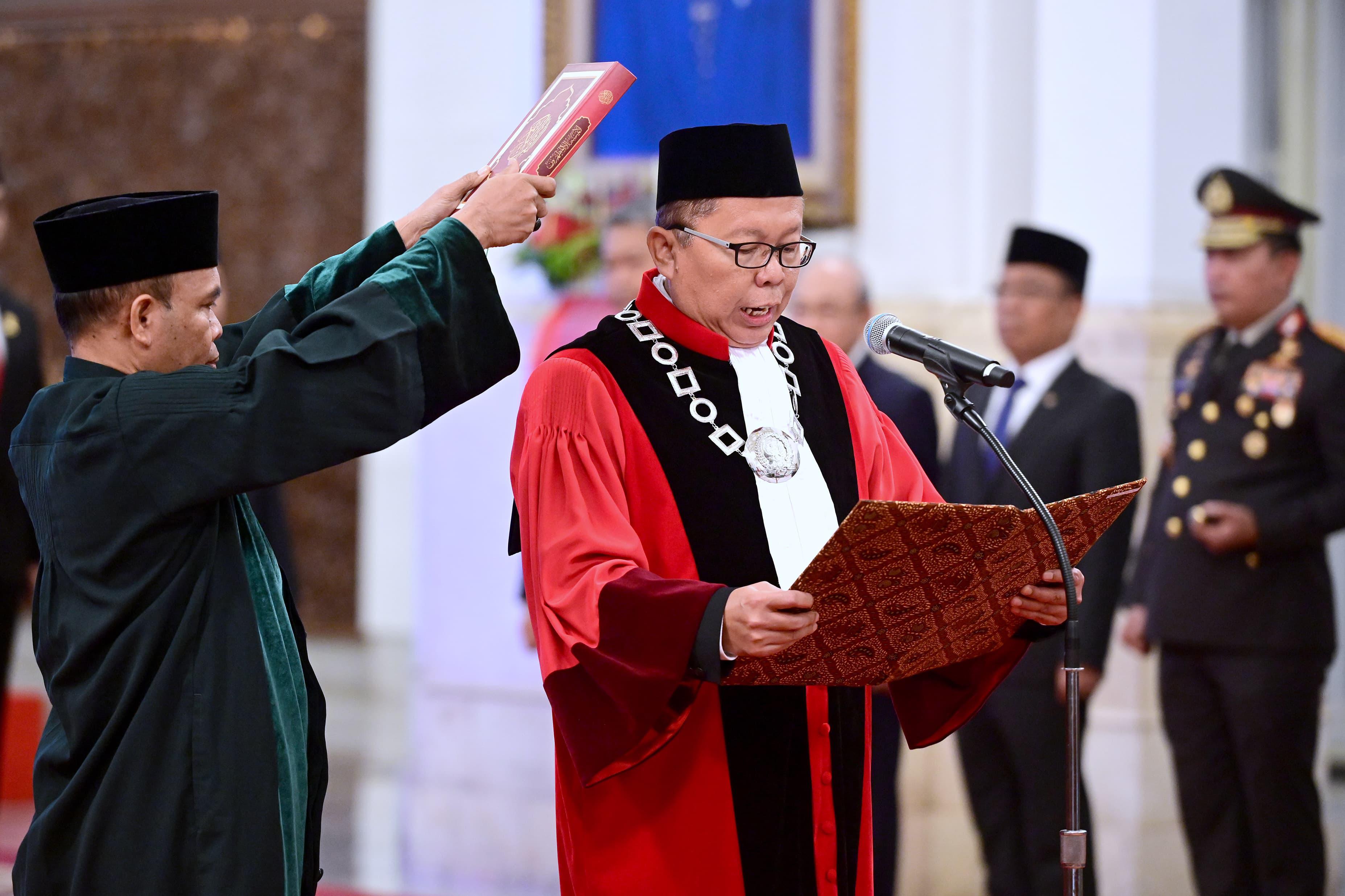 Presiden Jokowi Saksikan Pengucapan Sumpah Arsul Sani sebagai Hakim Konstitusi