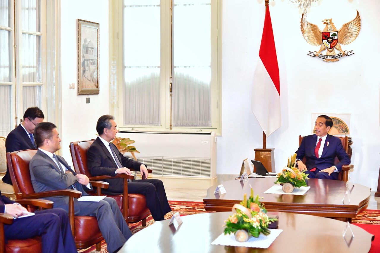 Presiden Jokowi dan Menlu Wang Yi Bahas Kerja Sama Ekonomi dan Situasi Timur Tengah