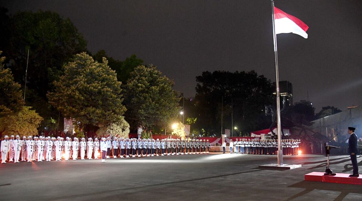 Presiden Jokowi Pimpin Upacara Parade Senja HUT Ke-78 TNI
