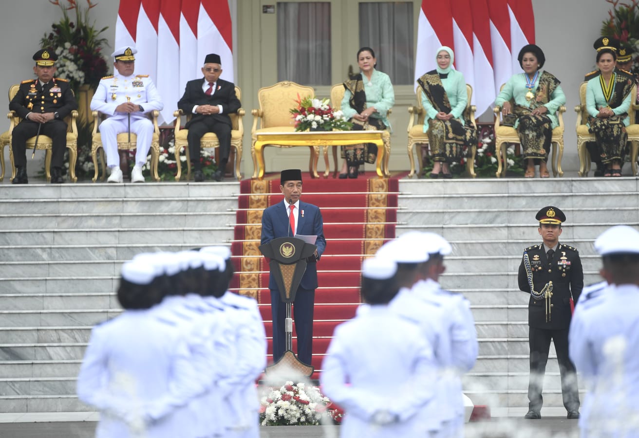 Presiden Jokowi Lantik 833 Perwira Remaja TNI dan Polri