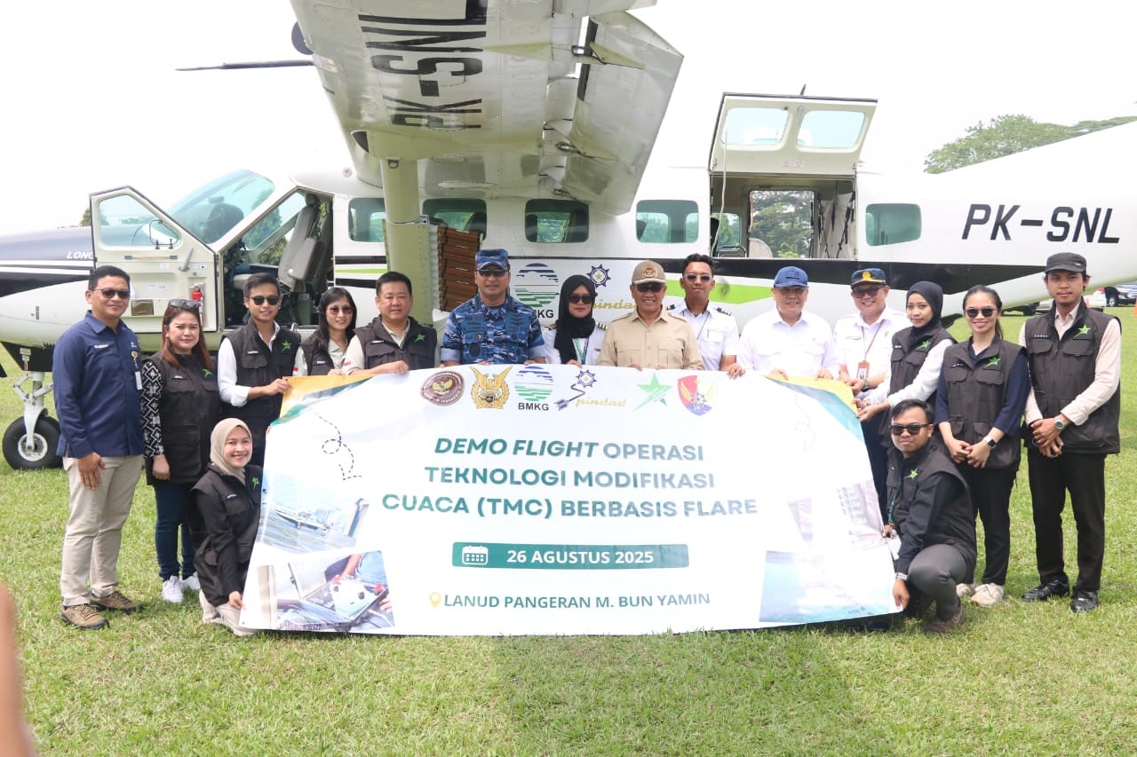 DPN Bersama Stakeholder Demontrasi Teknologi Modifikasi Cuasa (TMC) Atasi Karhutla Di Lampung (1)