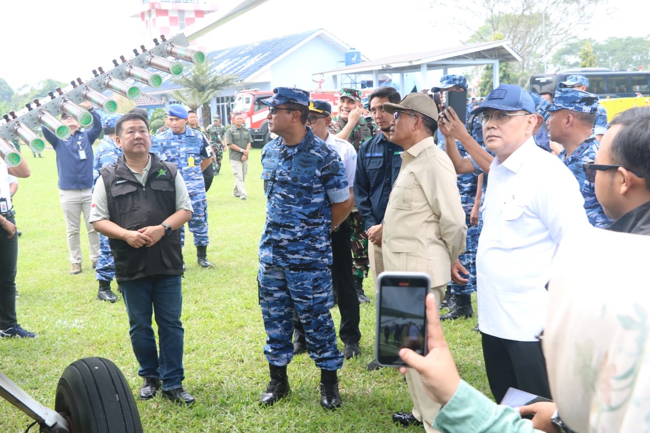 DPN Bersama Stakeholder Demontrasi Teknologi Modifikasi Cuasa (TMC) Atasi Karhutla Di Lampung (4)