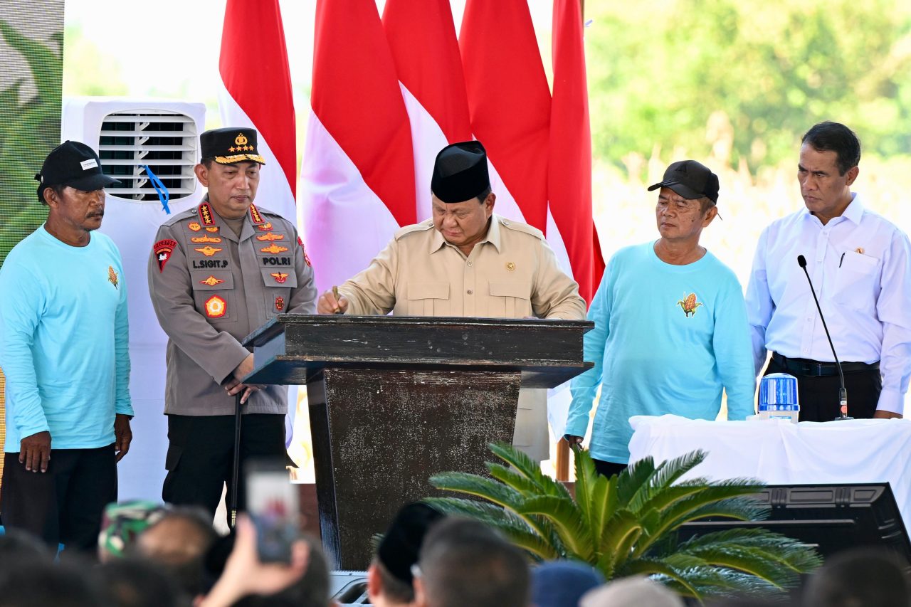 Presiden Prabowo Resmikan Groundbreaking 18 Gudang Polri dan Gudang Dryer Jagung