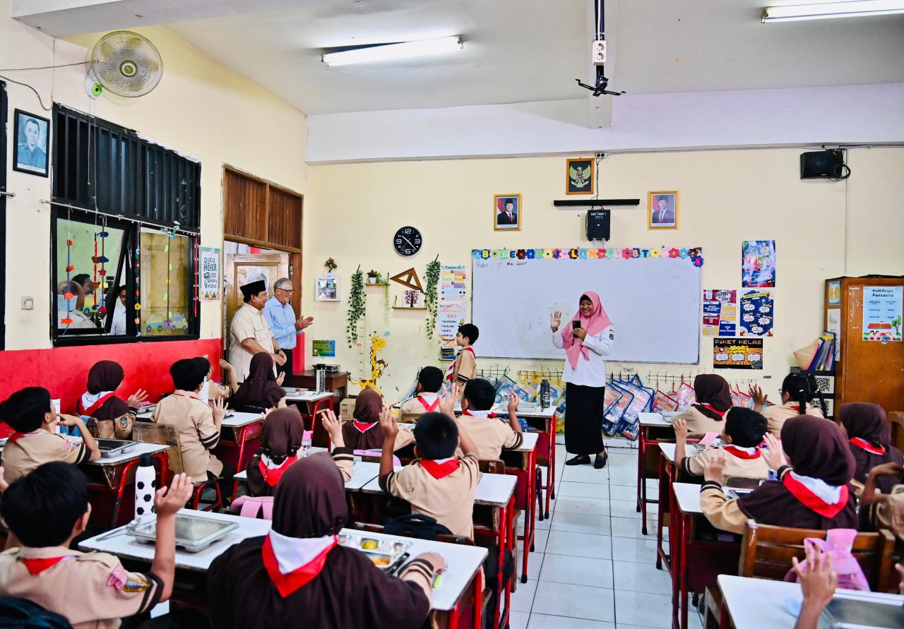 Presiden Prabowo Tinjau Pelaksanaan MBG dan Cek Kesehatan Gratis di Sekolah Bersama Bill Gates