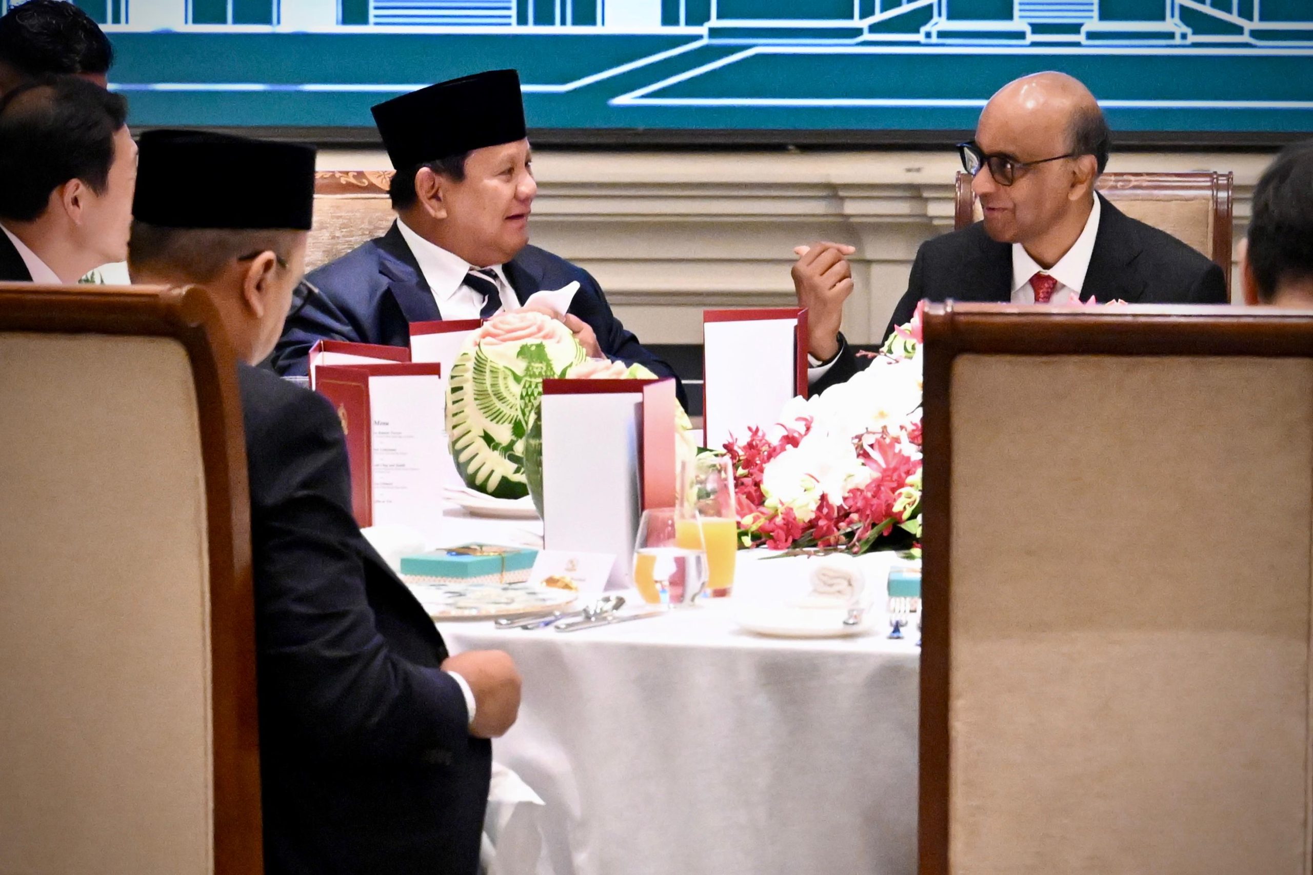 Presiden Prabowo dan Presiden Tharman Rayakan Eratnya Persahabatan Dua Negara dalam Jamuan Santap Siang Kenegaraan