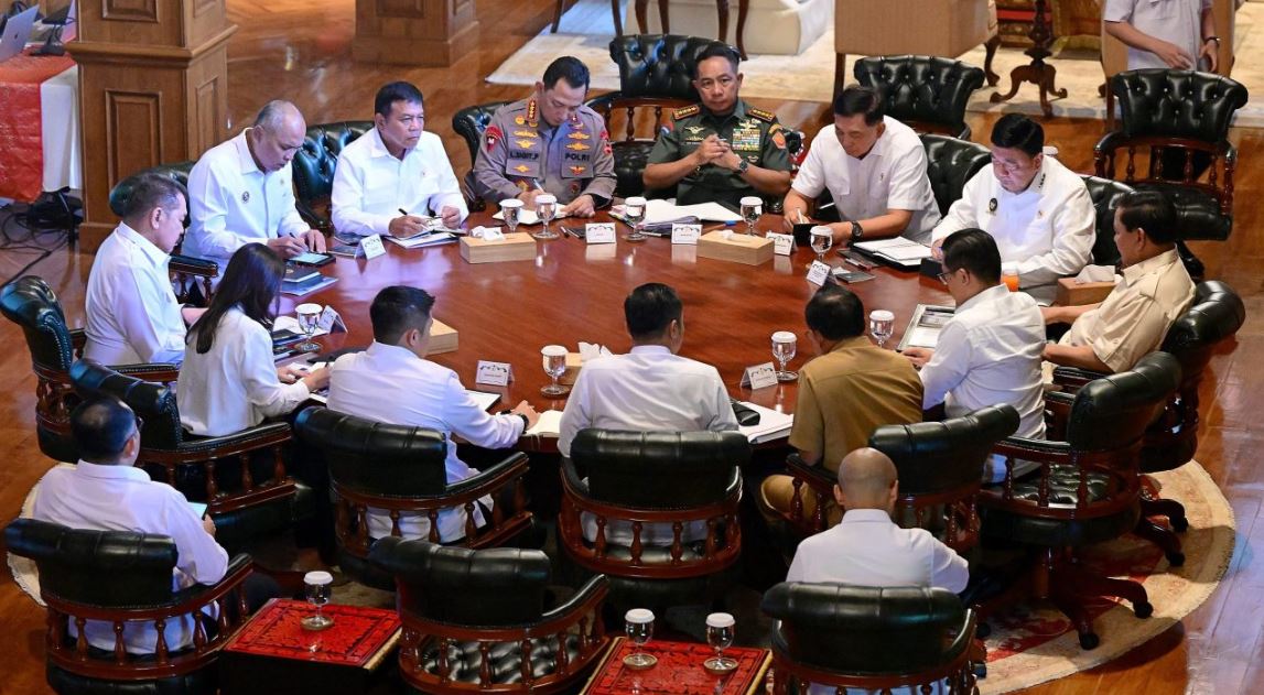 Panggil Sejumlah Menteri di Hambalang, Presiden Prabowo Bahas Kondisi Global dan Strategi Nasional