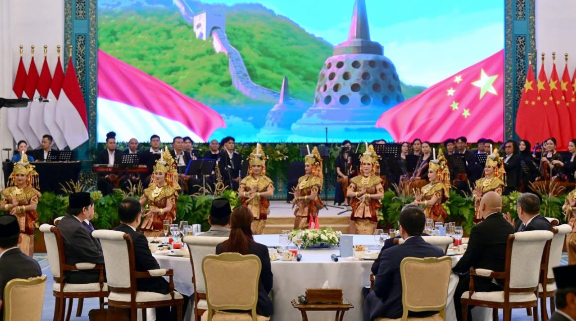 Presiden Prabowo Jamu Premier Li Qiang dalam Santap Resmi Penuh Kehangatan dan Seni Budaya di Istana Negara