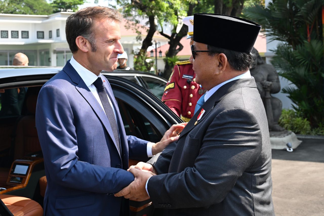 Presiden Prancis Emmanuel Macron Disambut Meriah dalam Upacara Kenegaraan di Istana Merdeka