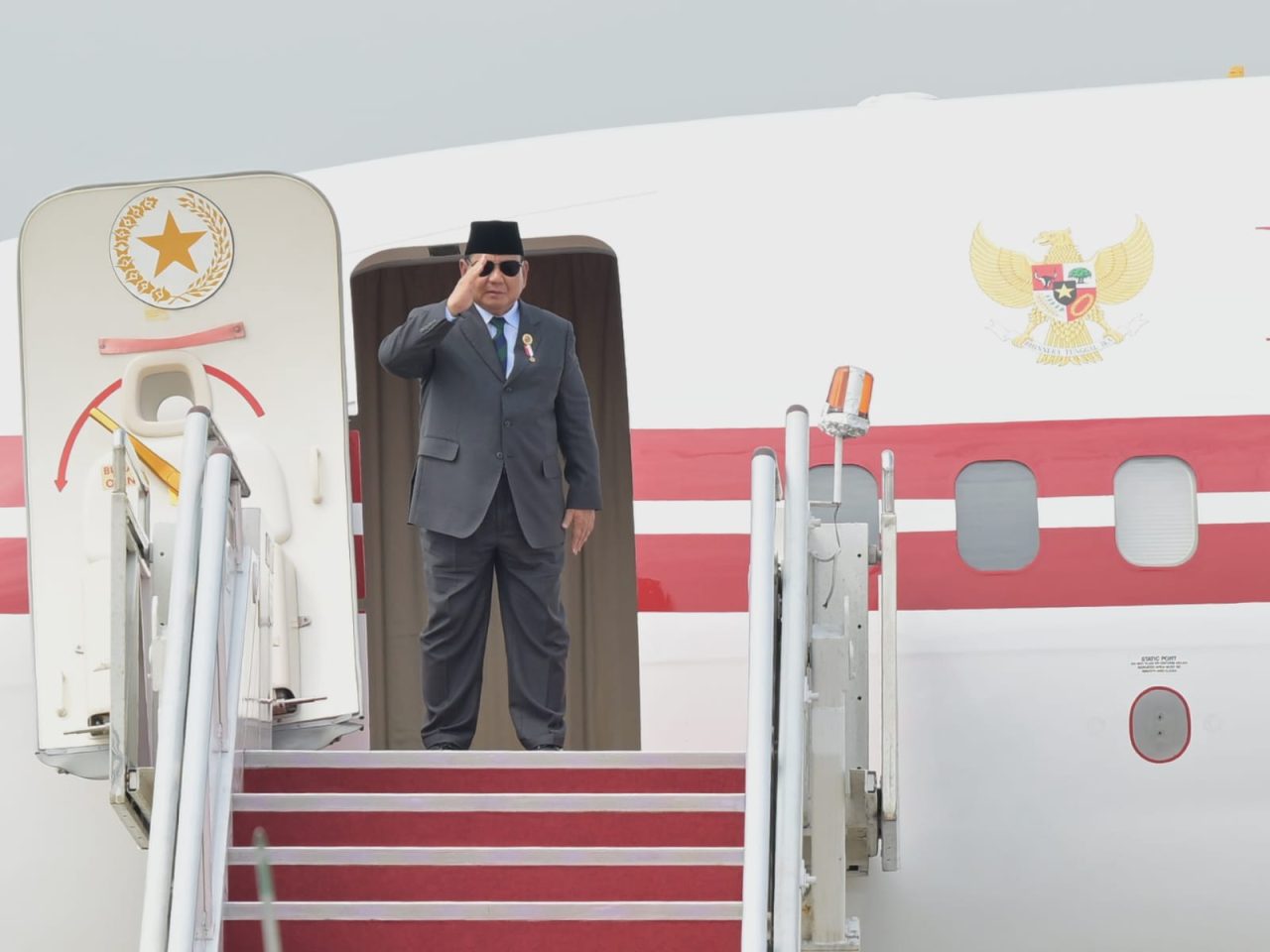 Presiden Prabowo Kembali ke Tanah Air usai Ikuti Rangkaian KTT ke-46 ASEAN