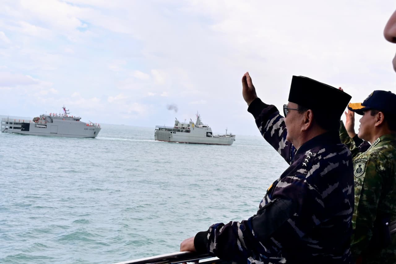 Kemegahan Armada Nusantara: Presiden Prabowo Saksikan Demo Laut TNI AL di Teluk Jakarta