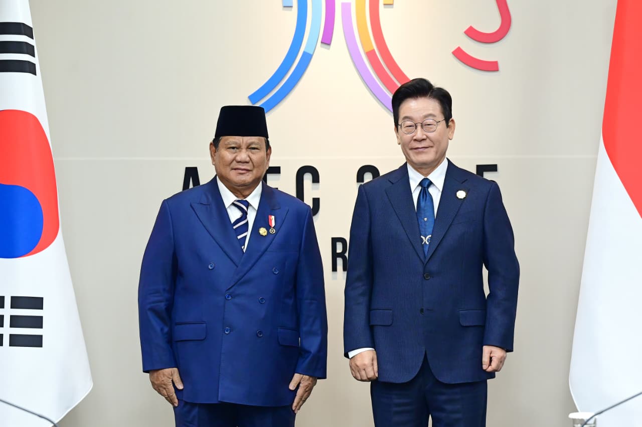 Di Sela KTT APEC 2025, Presiden Prabowo dan Presiden Lee Gelar Pertemuan Bilateral