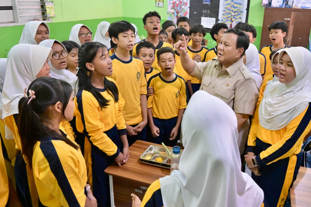 Presiden Prabowo Tinjau SPPG Palmerah dan Pelaksanaan MBG di SMPN 111 Jakarta