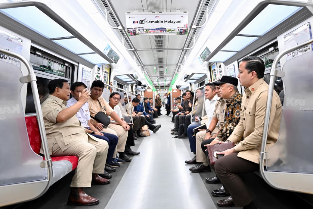 Presiden Prabowo Naik KRL dari Manggarai ke Tanah Abang: Pastikan Pelayanan untuk Pengguna Semakin Nyaman