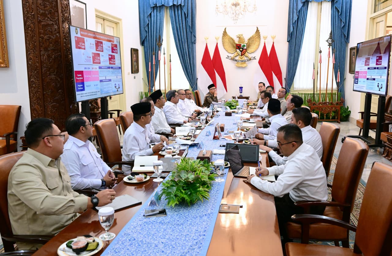 Pimpin Rapat Terbatas di Istana, Presiden Prabowo Bahas Langkah Strategis Penguatan Program Pemberdayaan Masyarakat