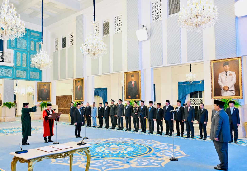 Presiden Prabowo Saksikan Pengucapan Sumpah Hakim Konstitusi dan Lantik Wakil Menteri Keuangan di Istana Negara