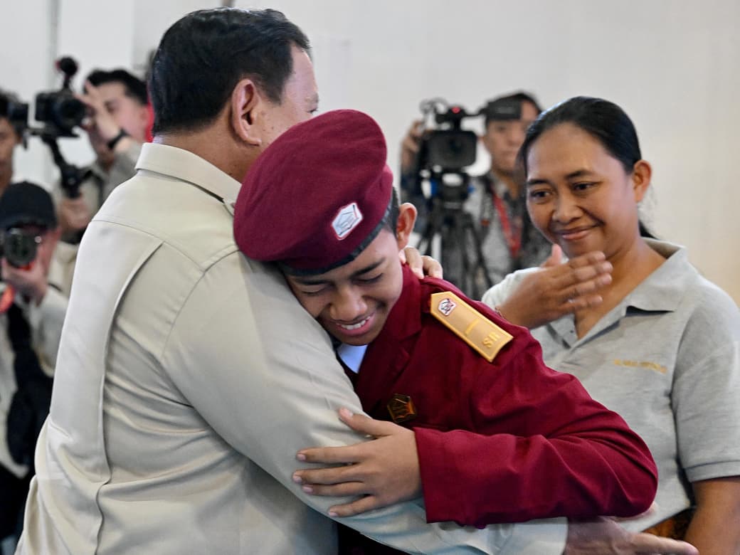 Presiden Prabowo Dengarkan Langsung Aspirasi Siswa dan Orang Tua Sekolah Rakyat di Tabanan