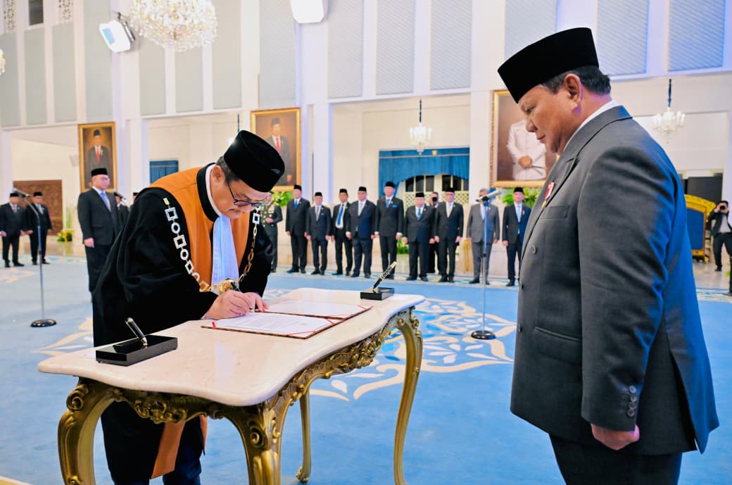 Presiden Prabowo Saksikan Pengucapan Sumpah Dwiarso Budi Santiarto Sebagai Wakil Ketua Mahkamah Agung Bidang Non Yudisia