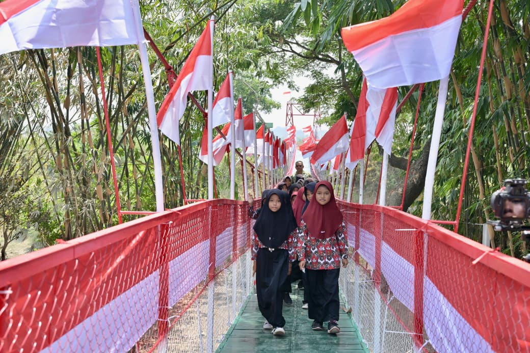 Resmikan 3.395 Jembatan TNI-Polri dan 3.000 Sumber Air Bersih TNI AD, Presiden Prabowo: Misi Bakti kepada Rakyat