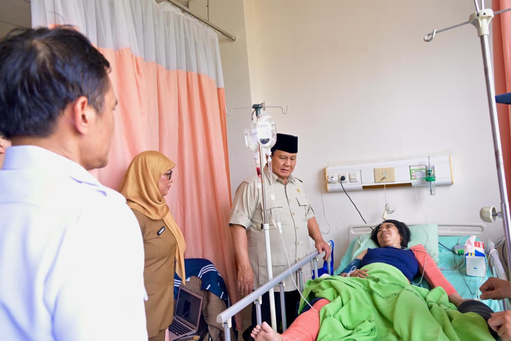 Pagi-Pagi Presiden Prabowo Jenguk Korban Tabrakan KA di RSUD Bekasi