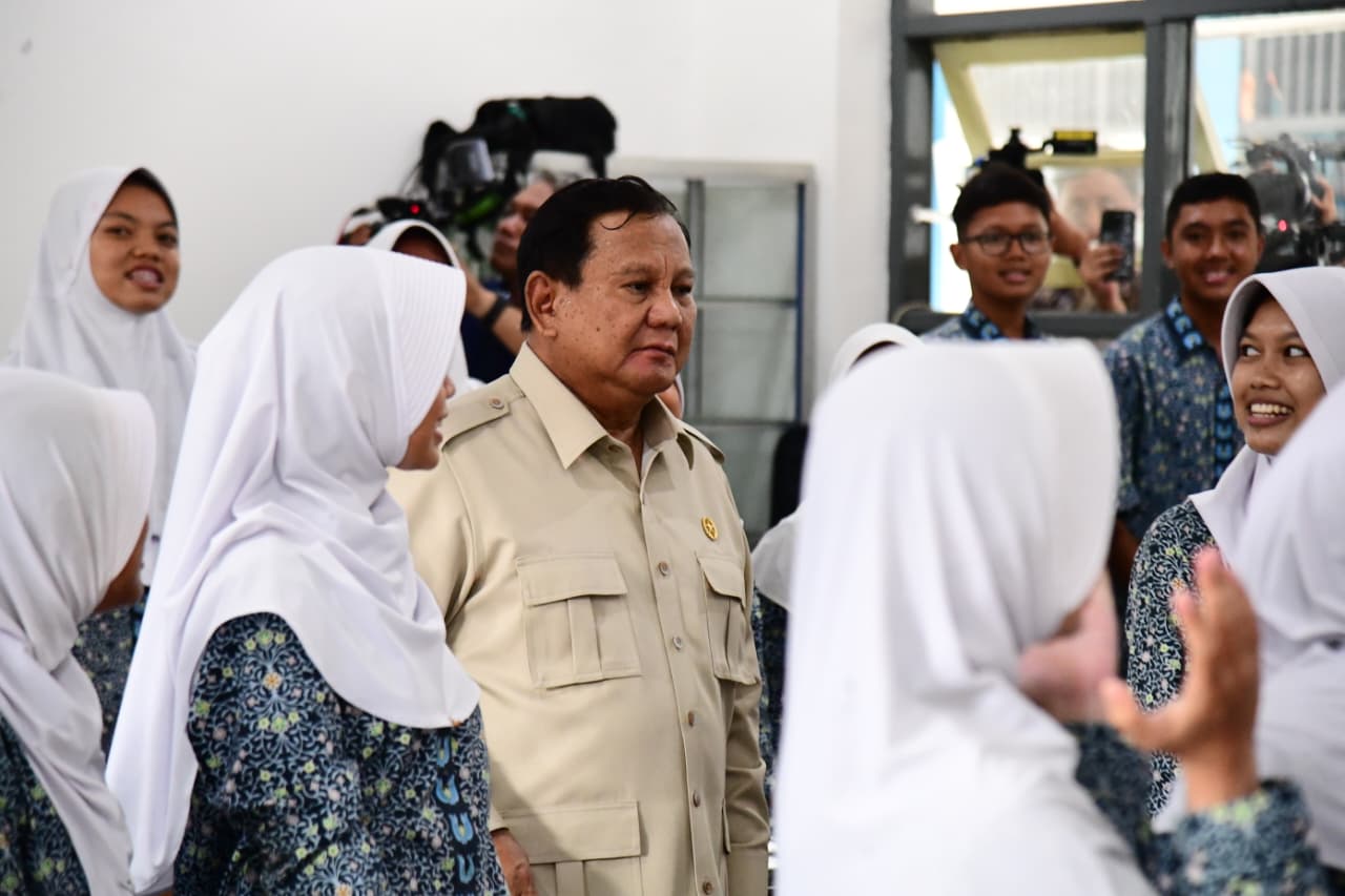 Presiden Prabowo Tinjau Hasil Renovasi SMAN 1 Cilacap, Tegaskan Komitmen Peningkatan Fasilitas Pendidikan