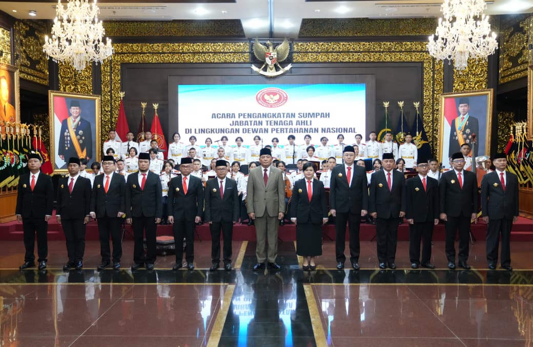Menhan Selaku Ketua Harian DPN Lantik Tenaga Ahli